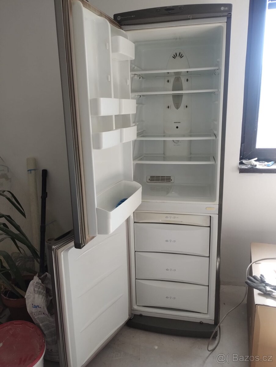 Lednice s mrazákem LG - 3