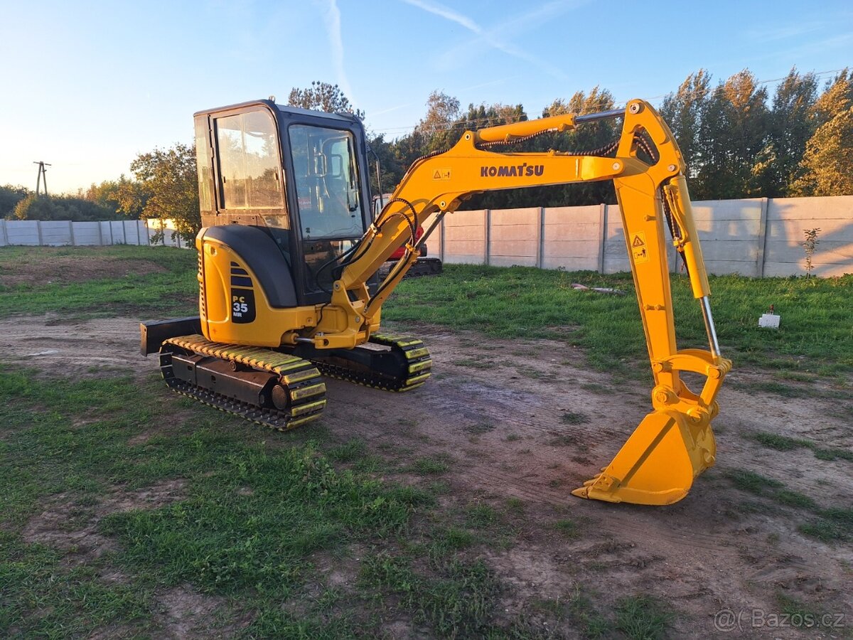 KOMATSU PC 35 MR - 3