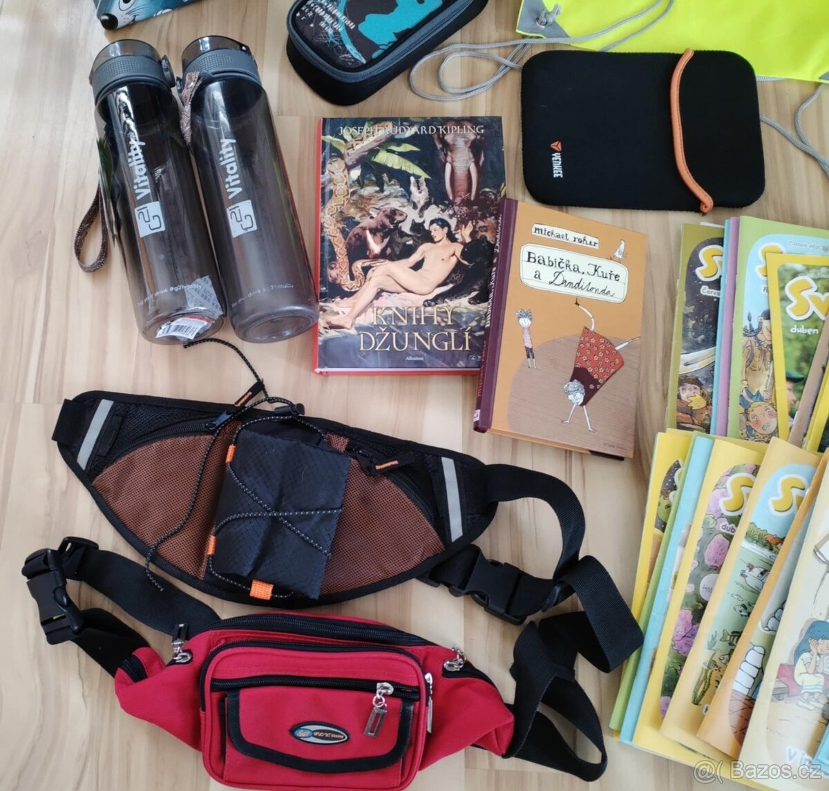 Školní batoh, školní potřeby, knihy, lahve, časopisy - 3