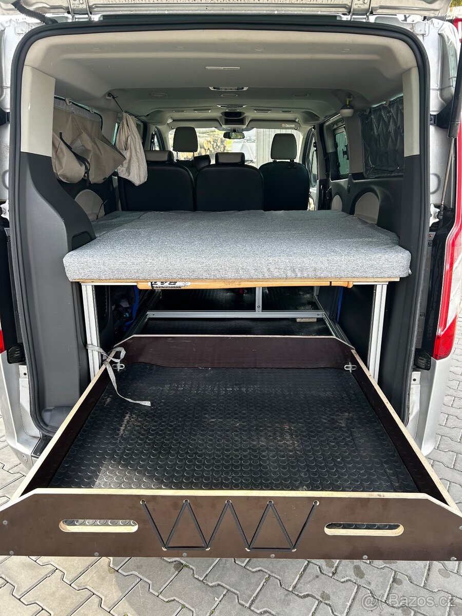 Ford Tourneo Custom 2.2 TDCi, 114 kW, 8 míst,najeto 139, DPH - 3