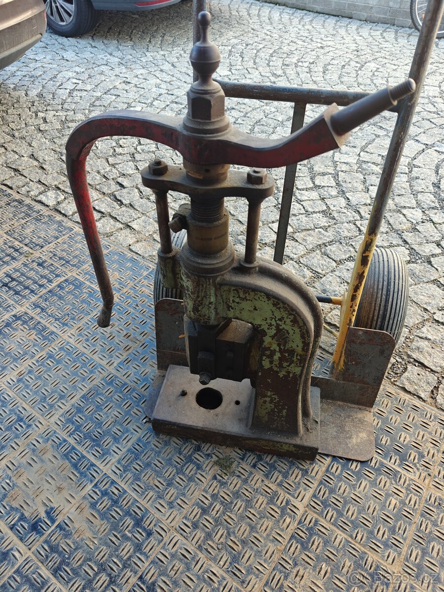 Starožitný dílenský lis - 3