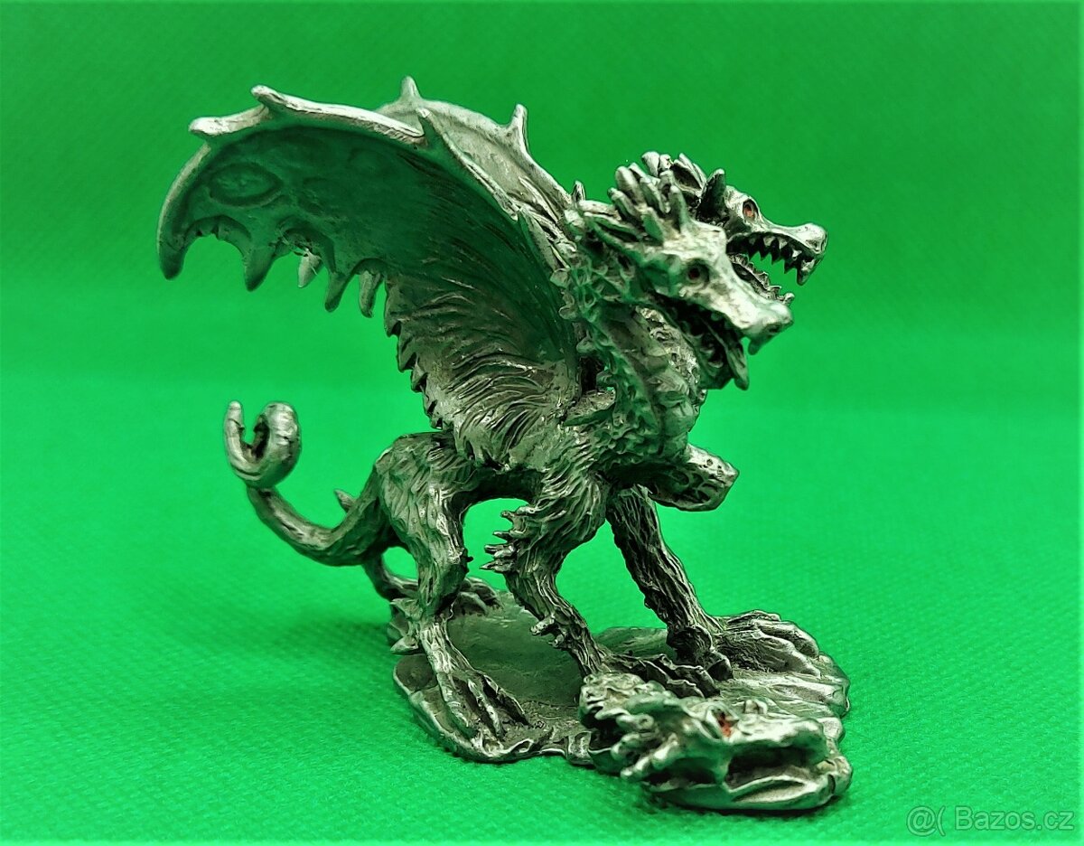 sbírka kovových figur draků - 3