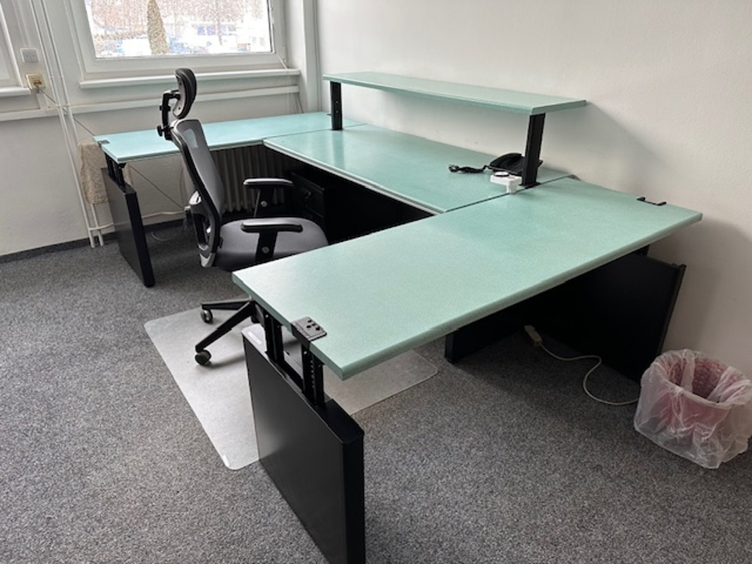 kancelářský nábytek - 3