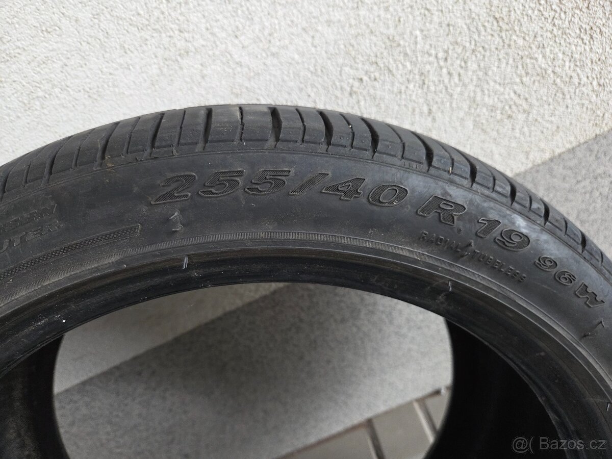 Pirelli 255/40 R19 - 3
