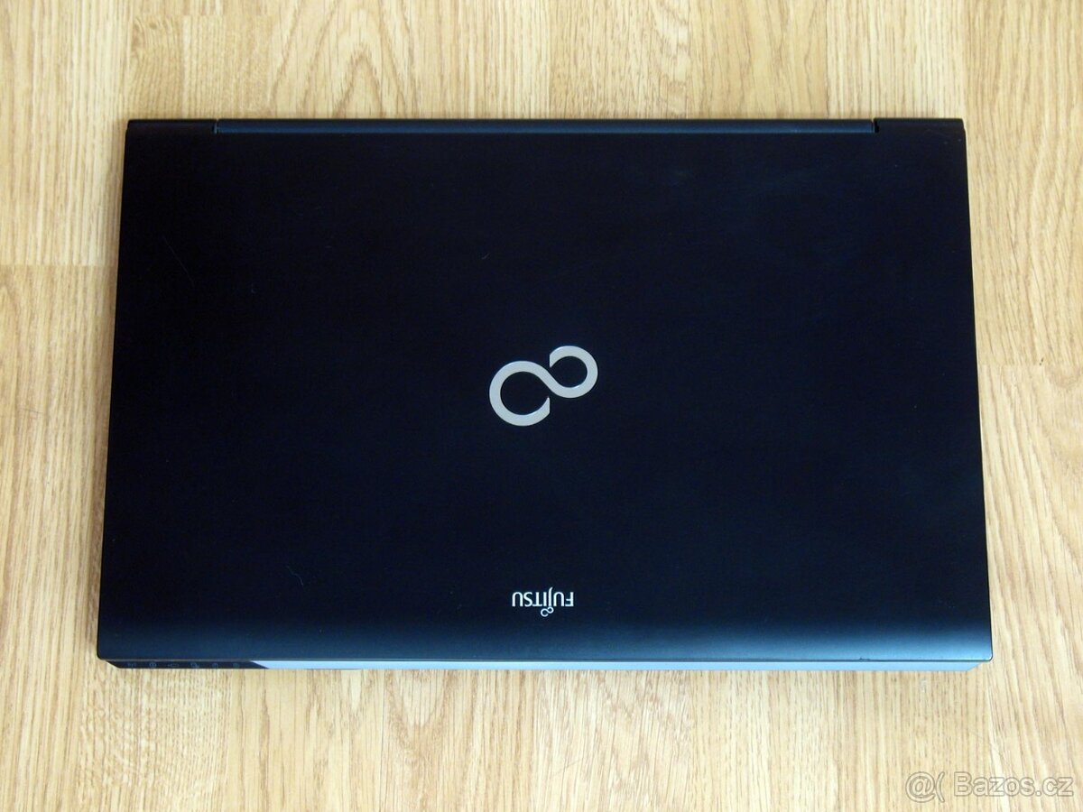Fujitsu LIFEBOOK A532 - 3