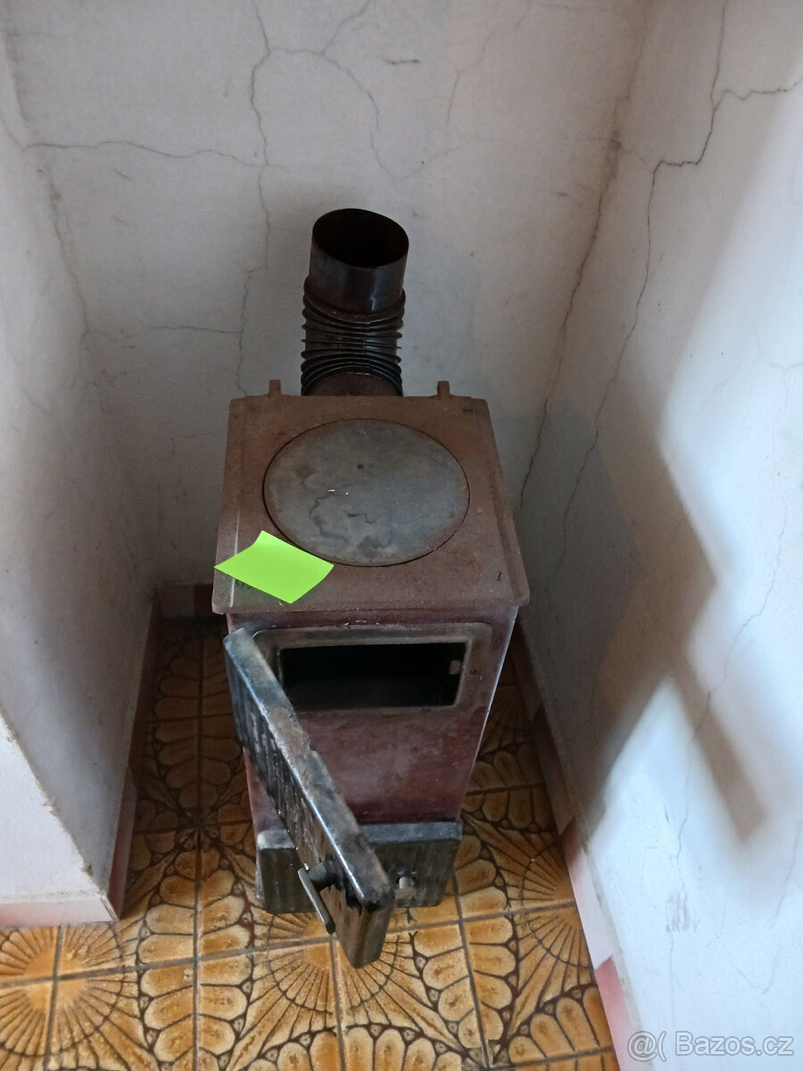 Kamna Petra - vývod kouřovodu je o průměru 120 mm - 3