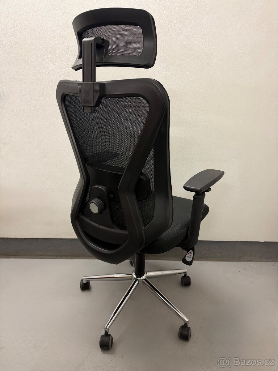 Černá kancelářská židle s podhlavníkem - 3