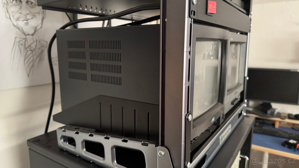 Prodám sony Trinitron a JVC CRT monitory - 3