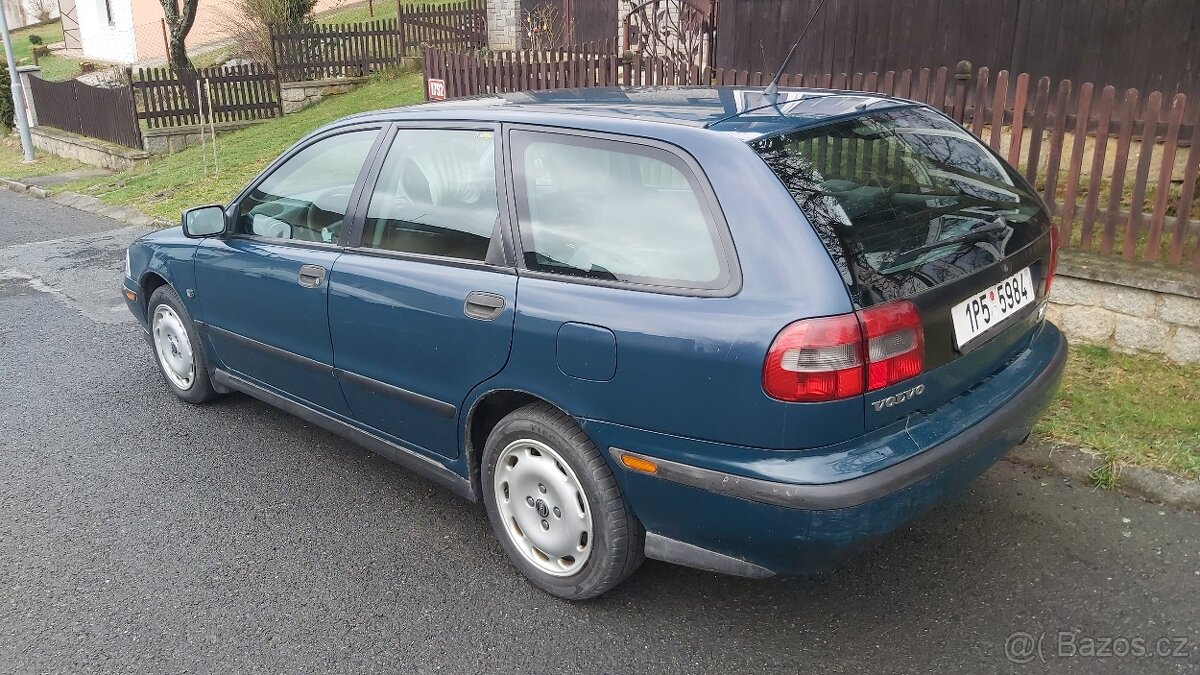 Prodam Volvo V40 1.9 TD cena dohodou - 3