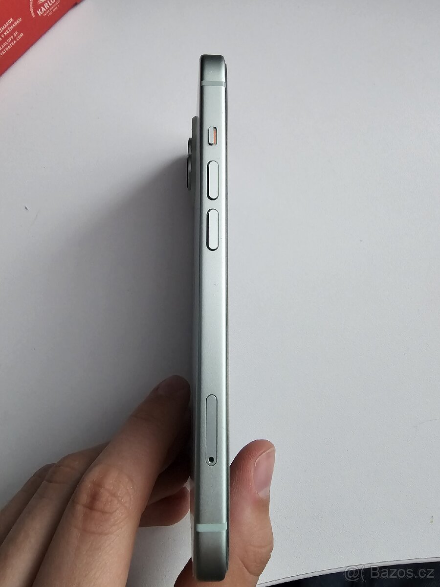 iPhone 15 zelená - 3