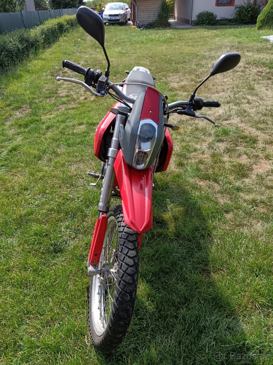 Cestovní enduro Blata 125