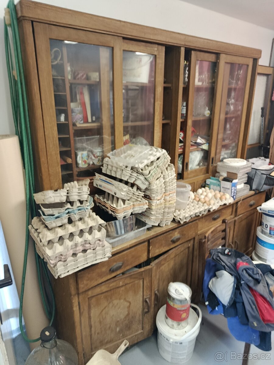 Staré rádio gramofon a zemědělské naradi - 3