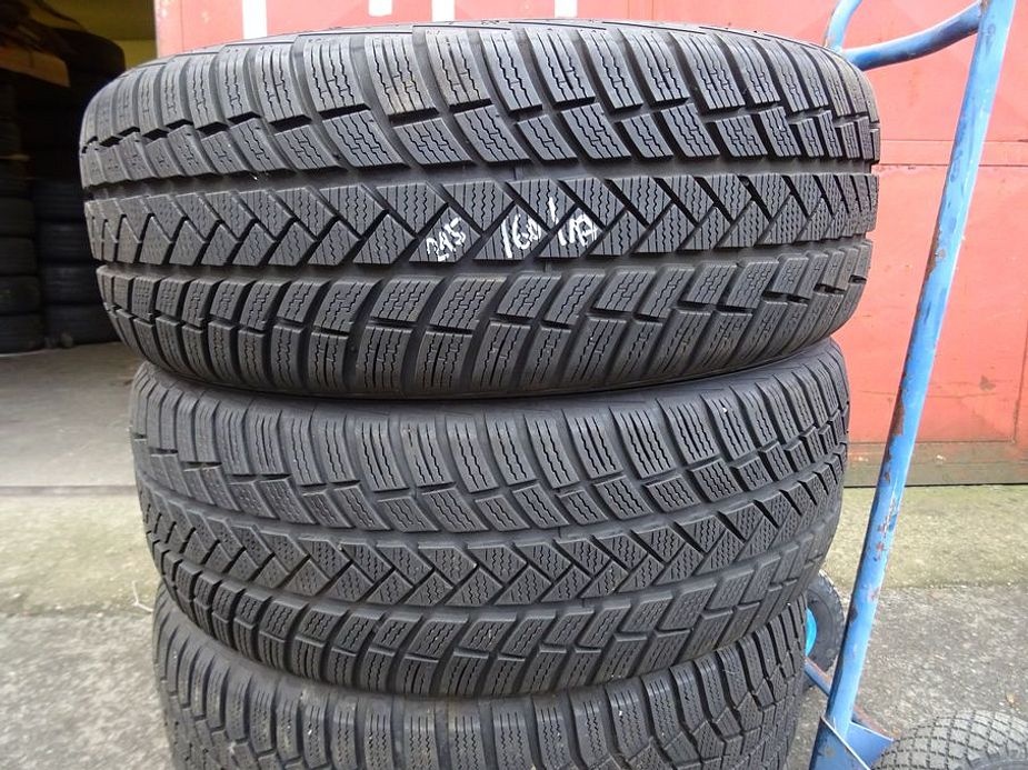 Zimní pneu Hankook a Vredesetein, 215/60/17, 4 ks, 8 mm - 3
