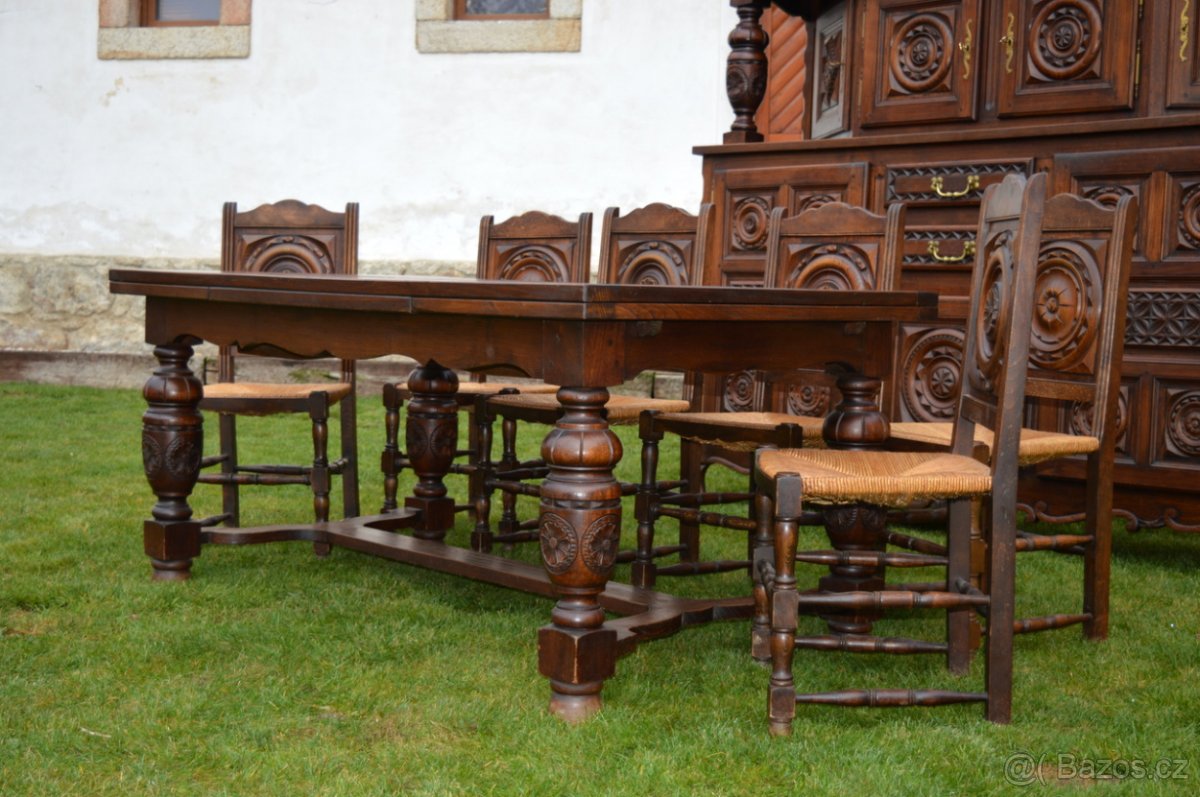 Jídelna z příborníku, šesti židlí a rozkládacího stolu. - 3