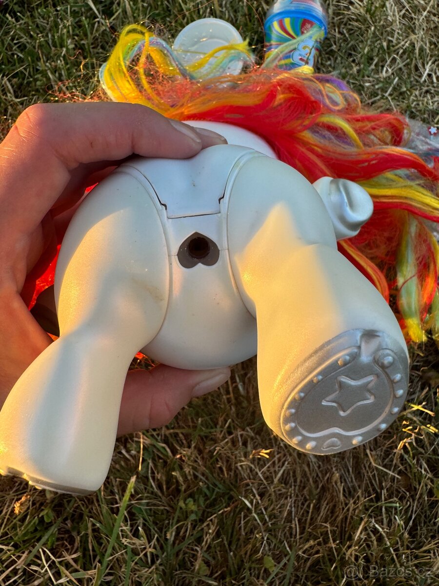 Poník kakající sliz s příslušenstvím - 3