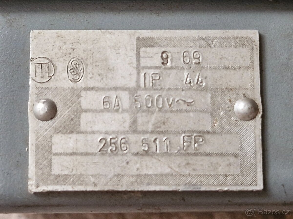 ovládací dvoutlačítko "I / 0" - 3