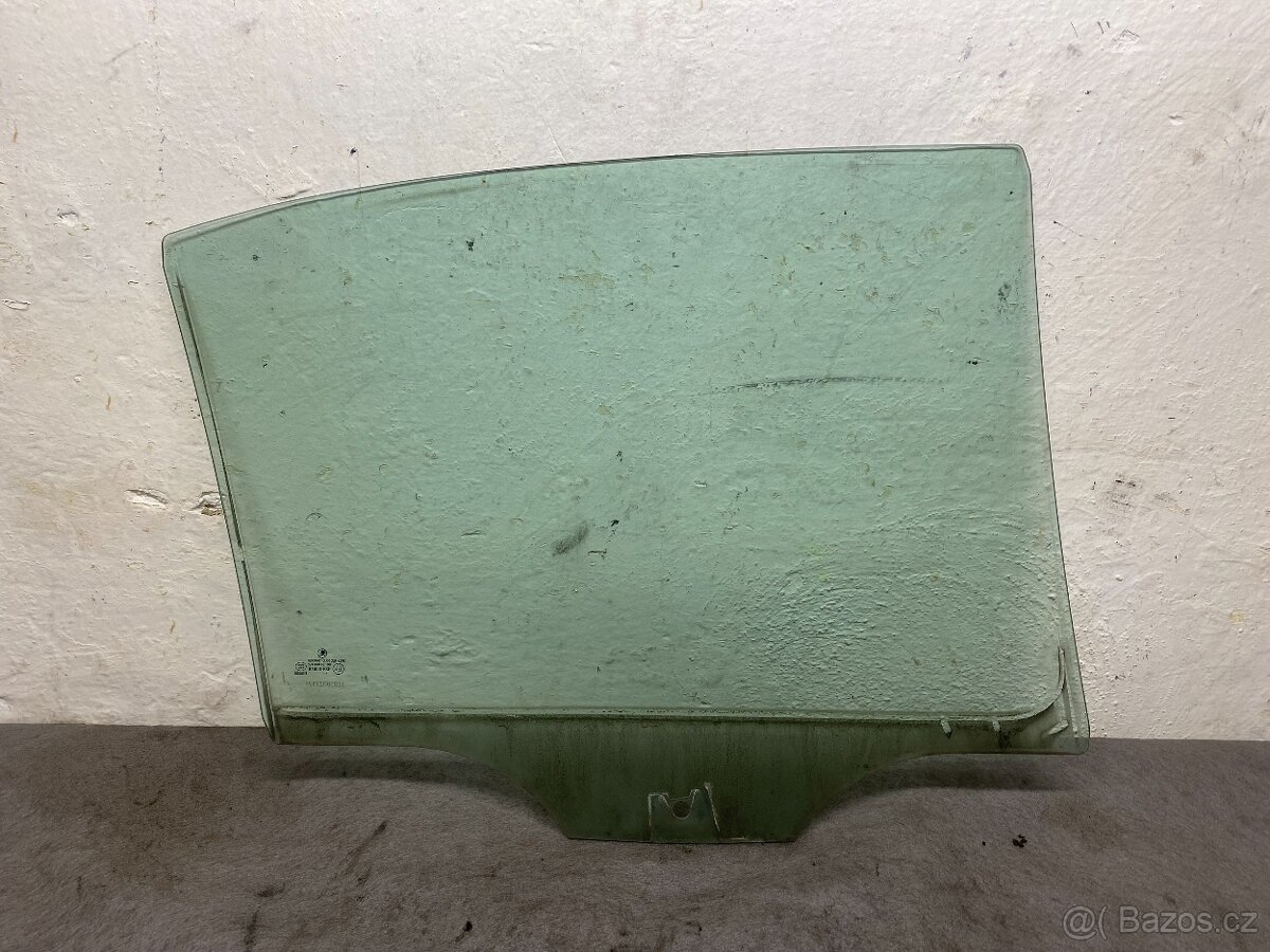 ŠKODA OCTAVIA 2 2004-2013 - ZADNÍ SKLA DVEŘÍ - 3