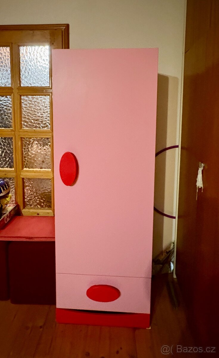 Růžová dětská postel a skříň IKEA - 3
