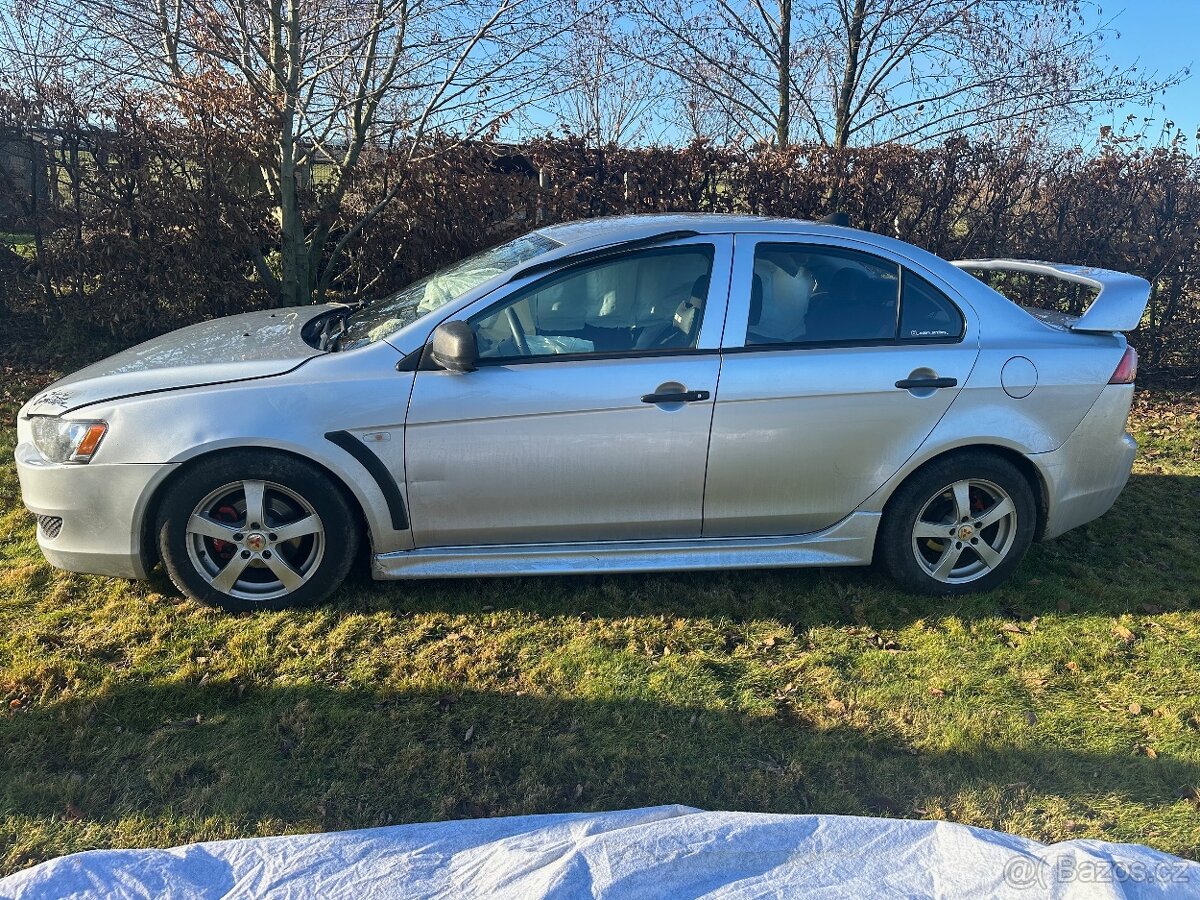 Prodám Mitsubishi Lancer 2011, 1.5i – auto po dopravní - 3