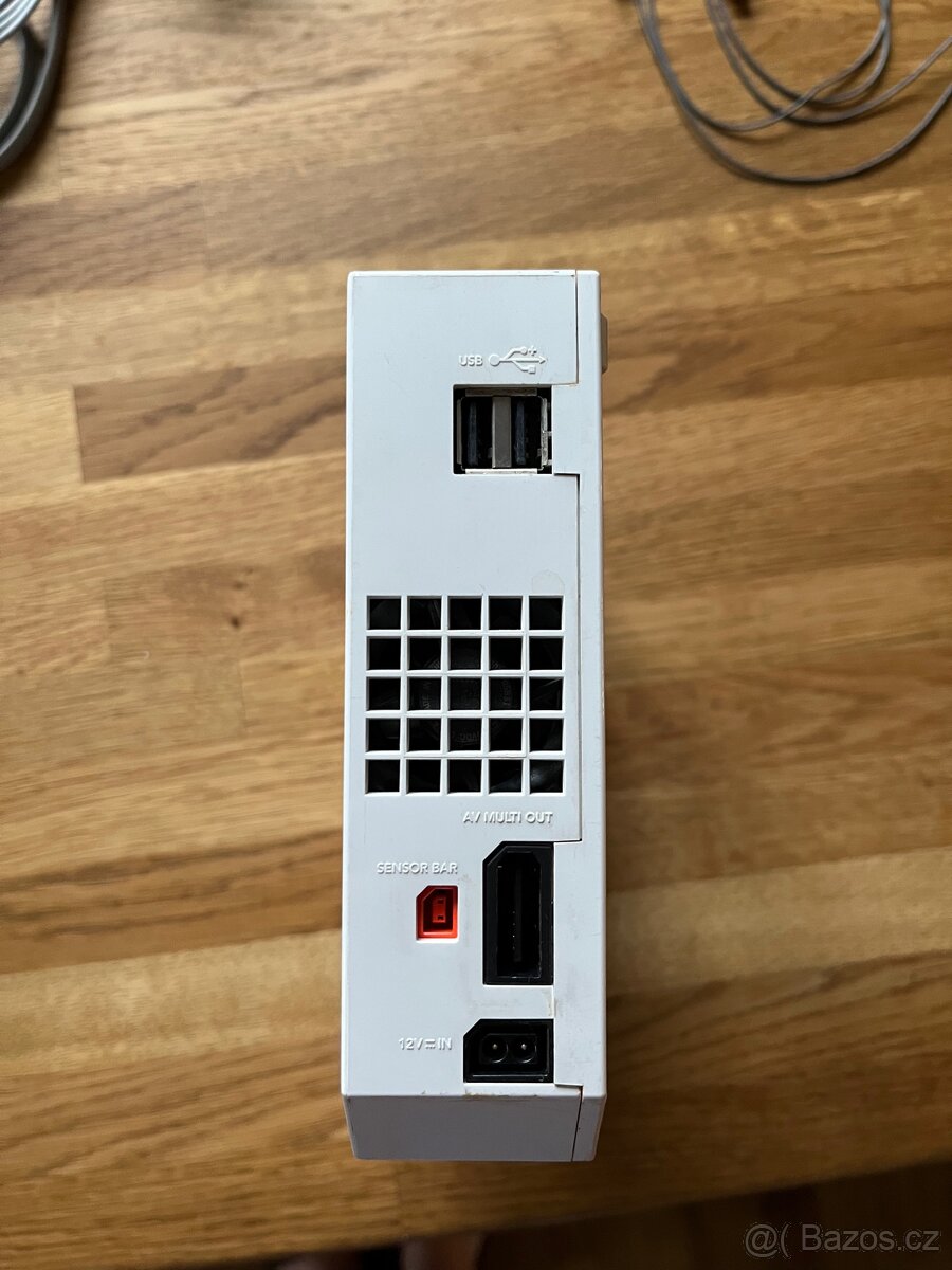 Nintendo Wii + 2 hry a bohaté příslušenství - 3