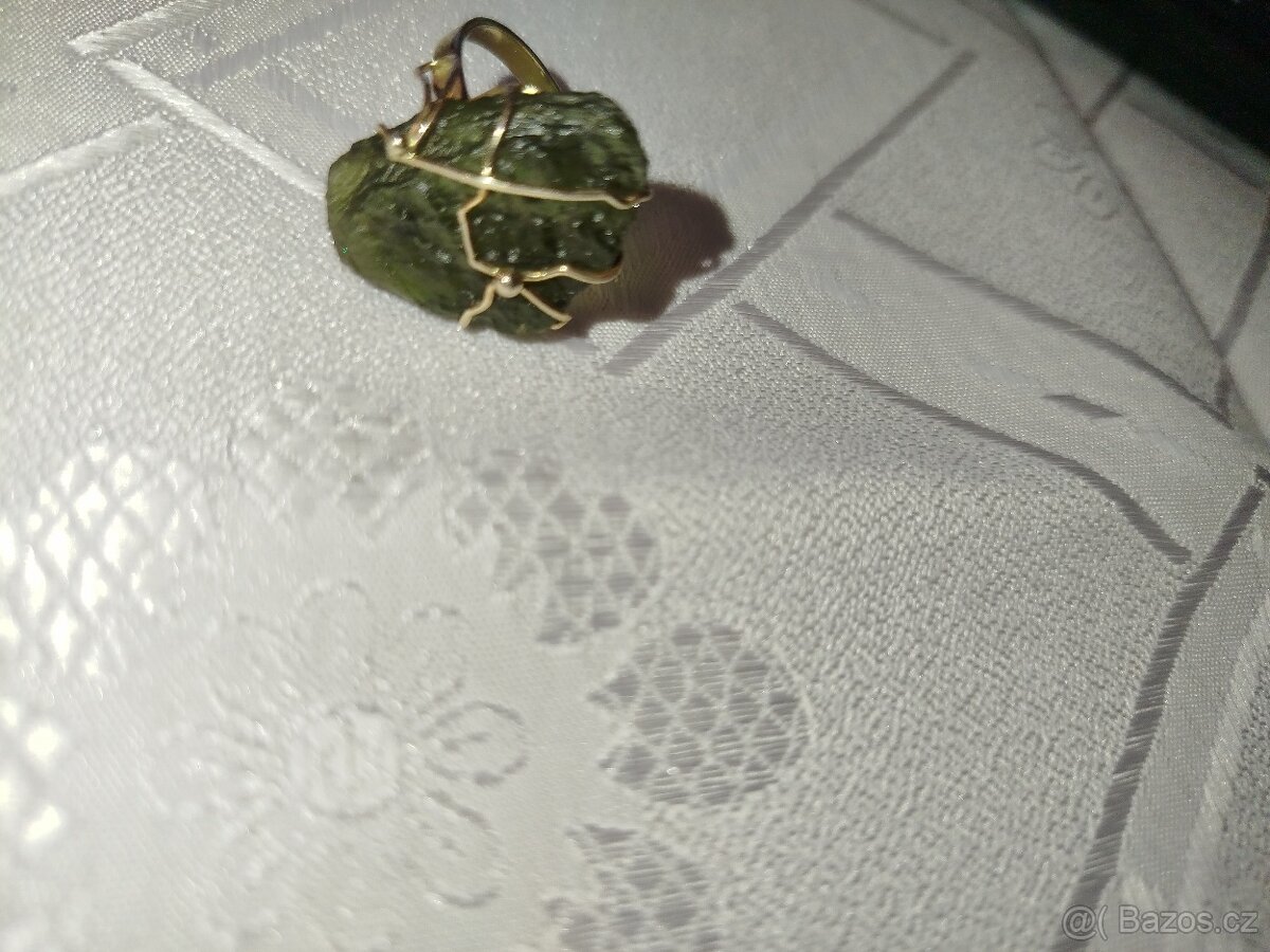 Zlatý prsten s velkým vltavinem - 3