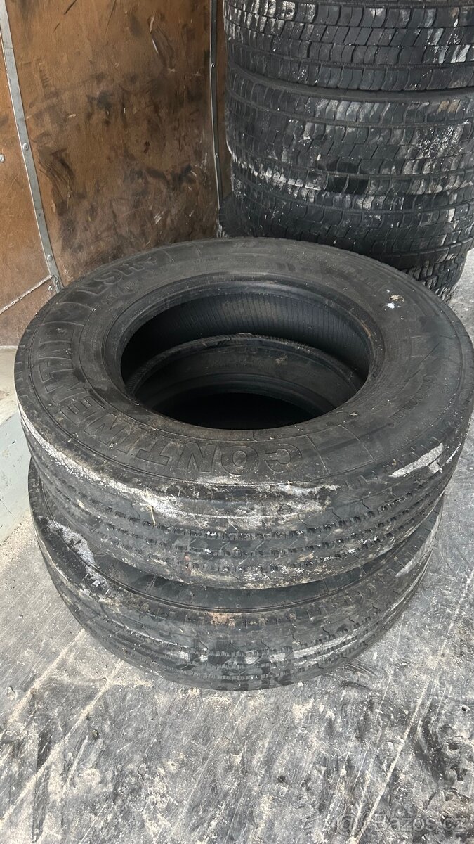 Pneu 225 75 R 17,5 - 3