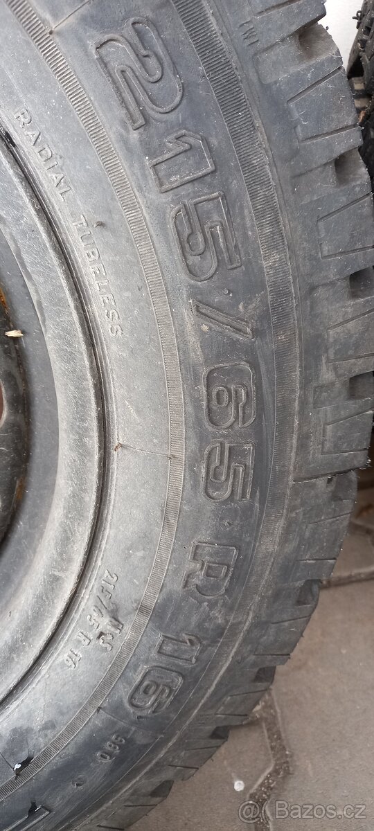 215/65 16 AT - 3