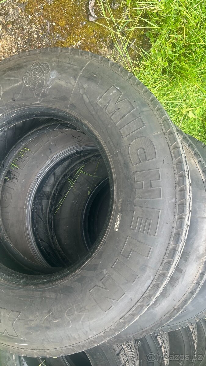Pneu 295 80 R22,5 - 3