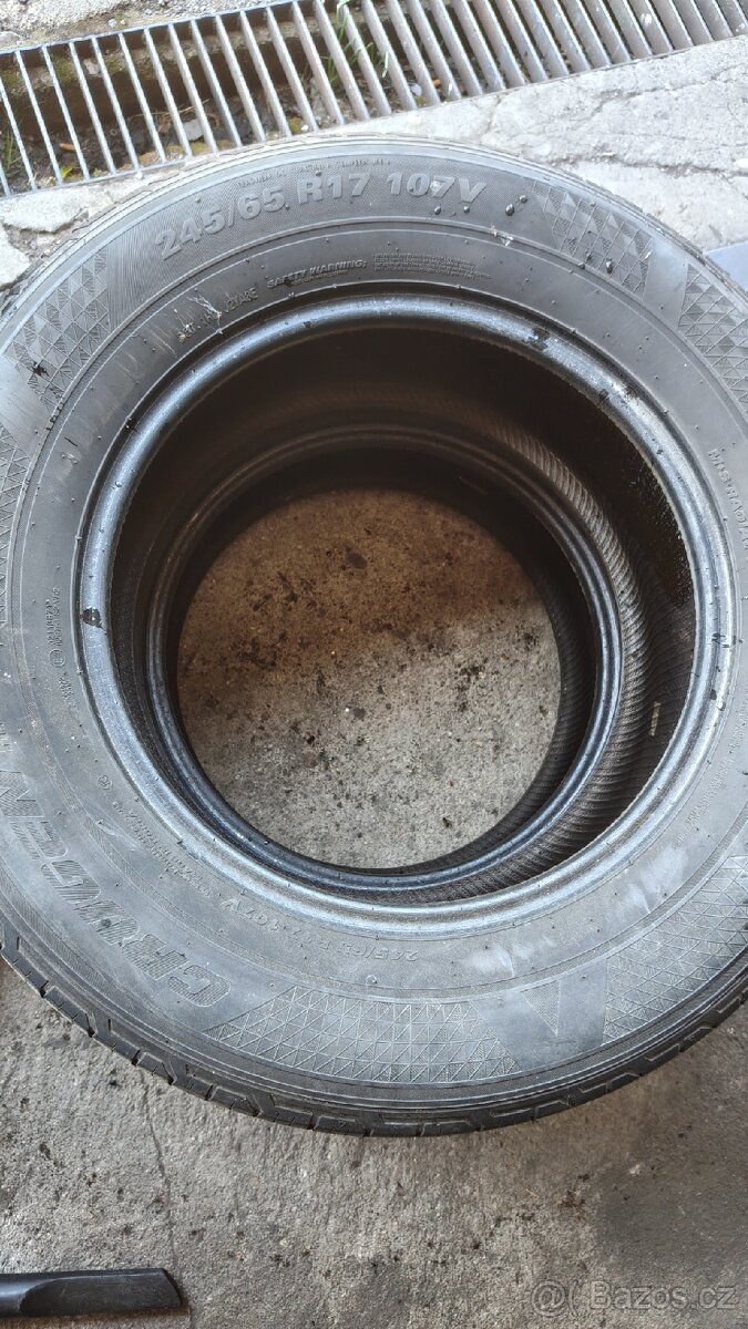 Kumho 245/65 R17 - 3