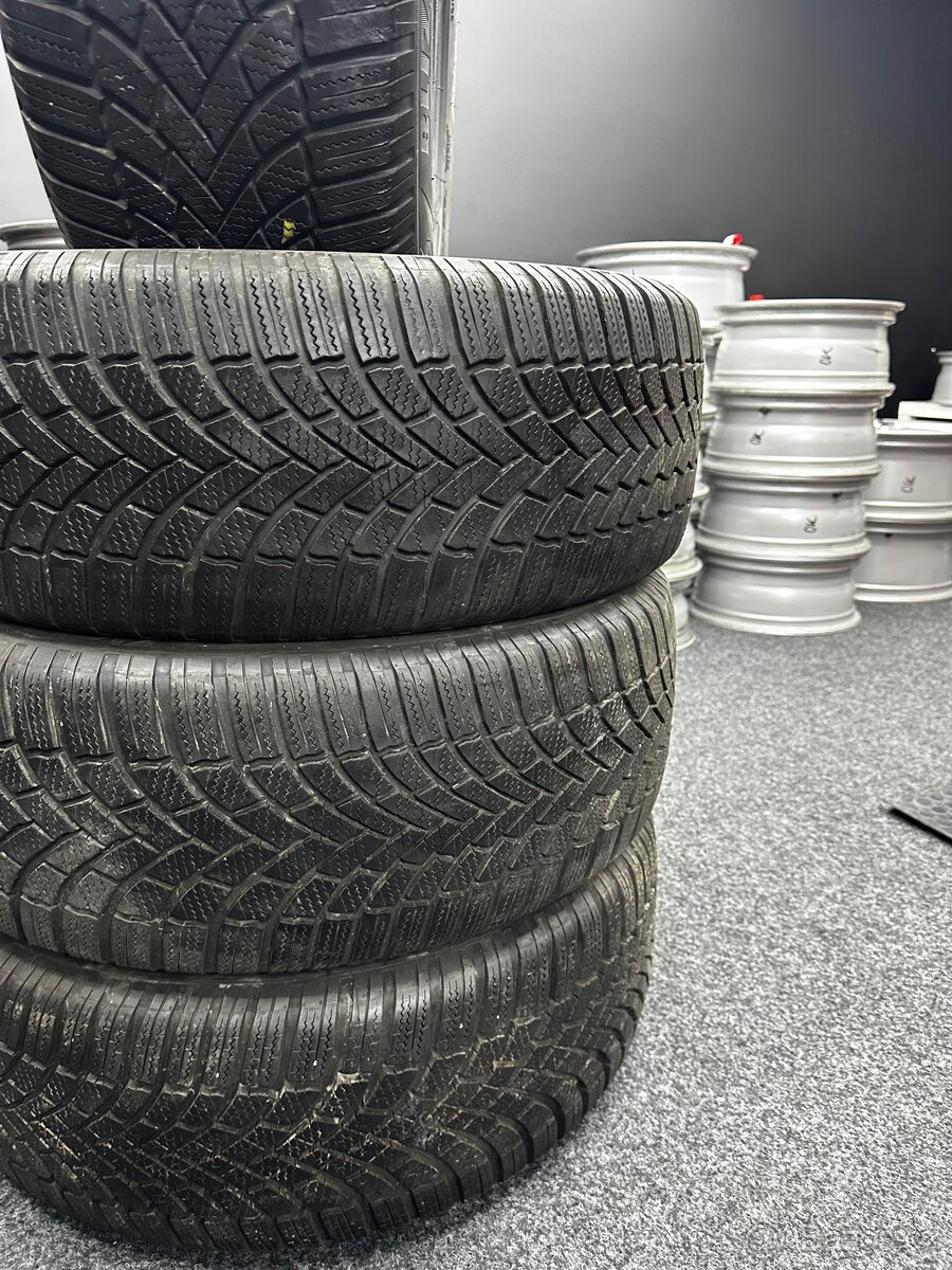 Sada pneu Bridgestone 235/55/18 104H - 3