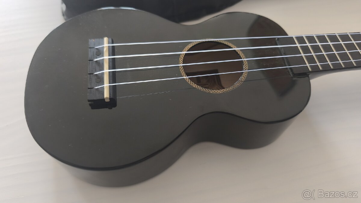 Mahalo Ukulele - 3