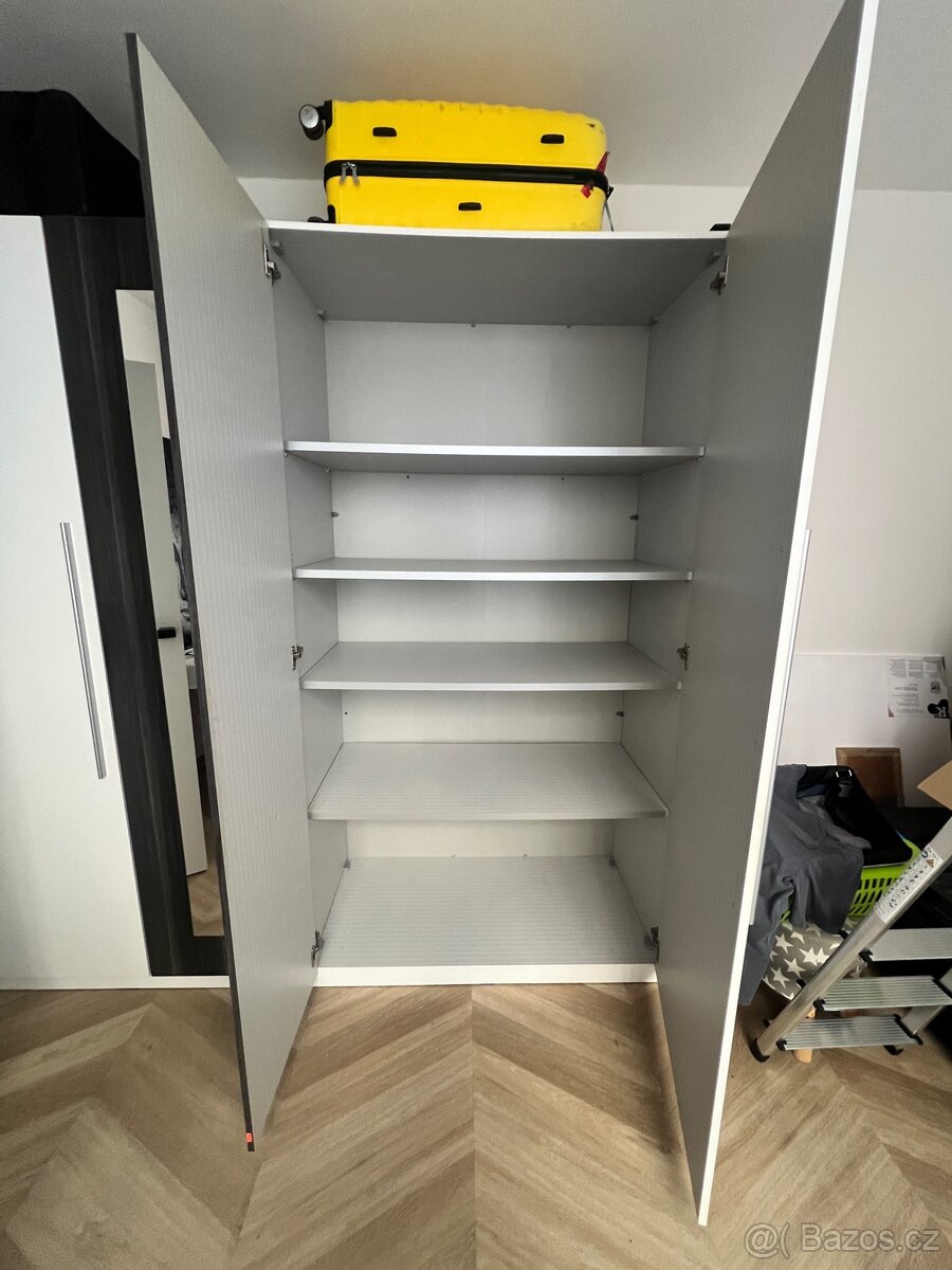 Šatní skříň se zrcadly - 3