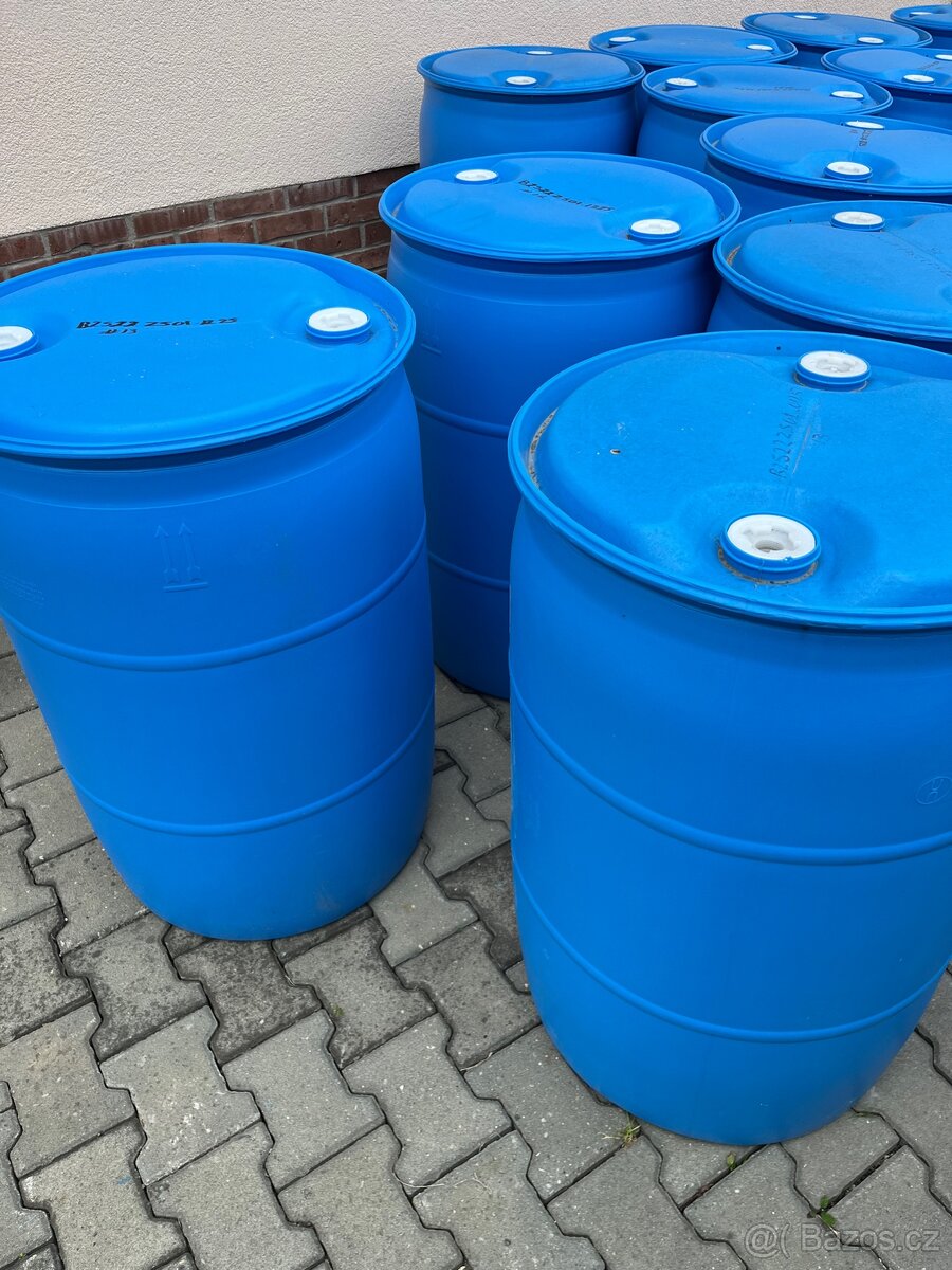 Plastové sudy 200l - 3