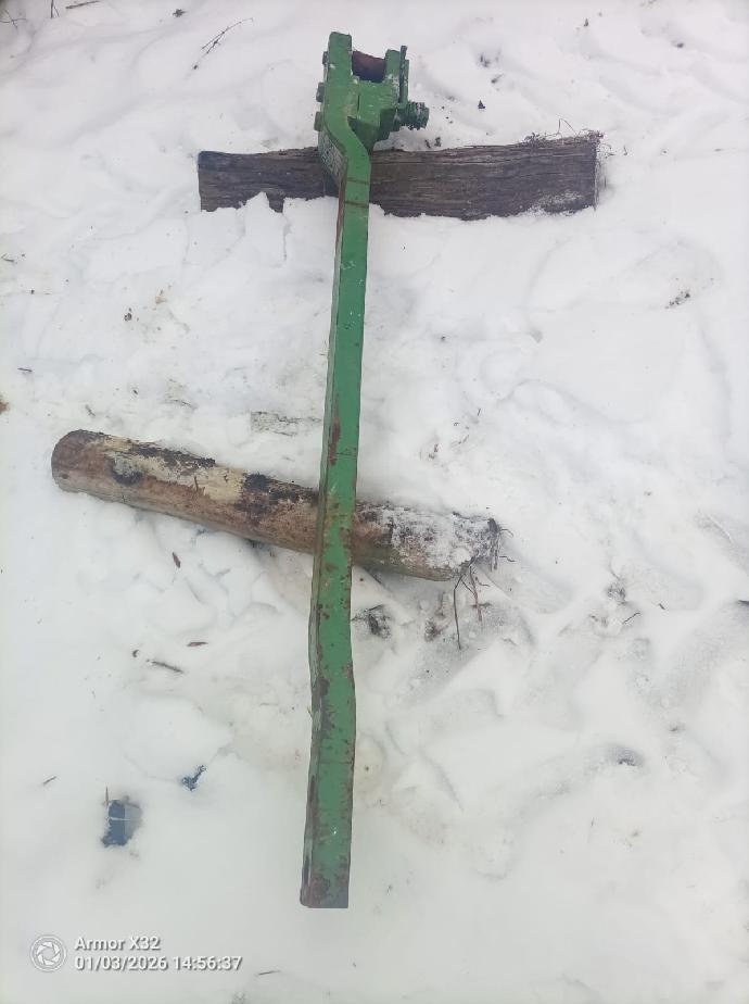 SPODNÍ ZÁVĚS NA JOHN DEERE - 3