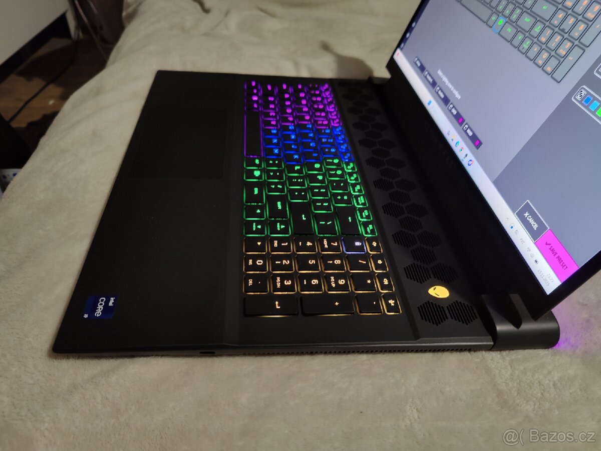 Dell Alienware M18 R2 z RTX 4090, 4TB SSD - 3