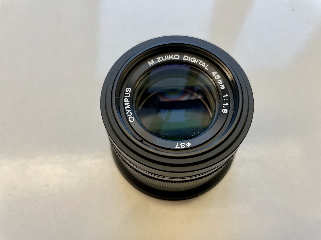 Prodám objektiv Olympus M.Zuiko 45mm f1.8 - 3