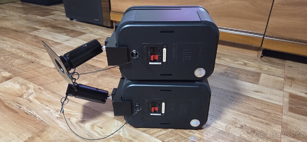 Prodám 2 repro jbl control s držák - 3