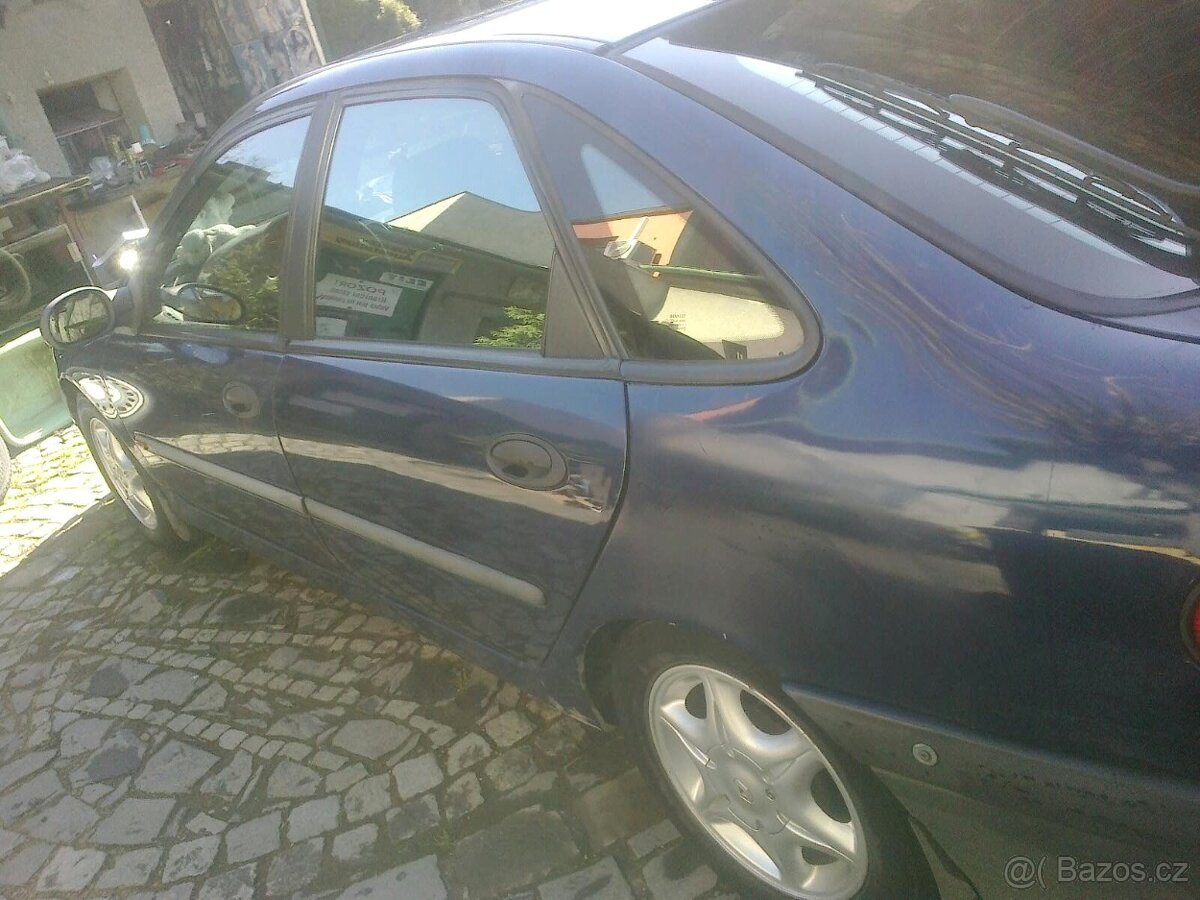 Renault Laguna I 2,0i RXE - 3