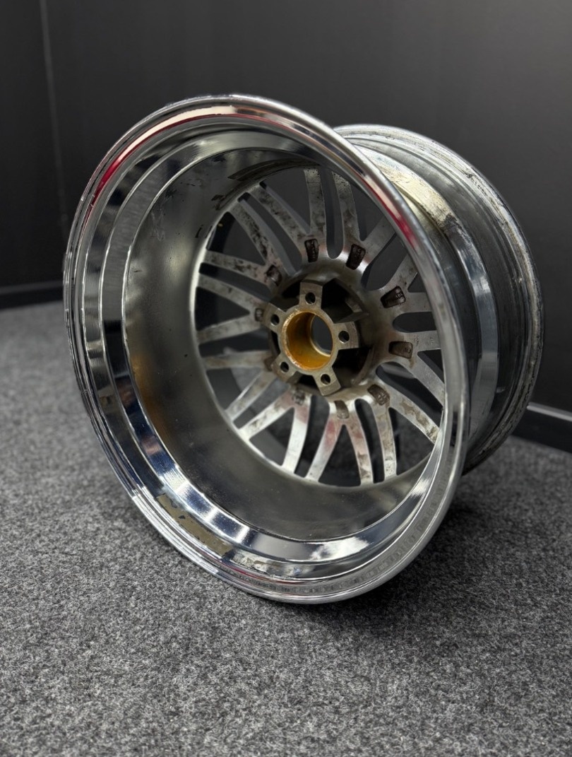 1ks alu kolo 19” na stolek / rezerva - 3