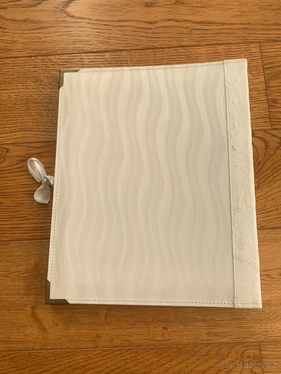 Bílé samolepící fotoalbum se stuhou - 3