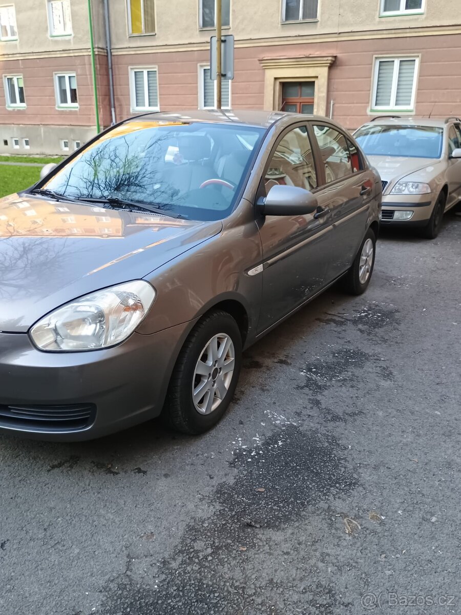Hyundai Accent - 3