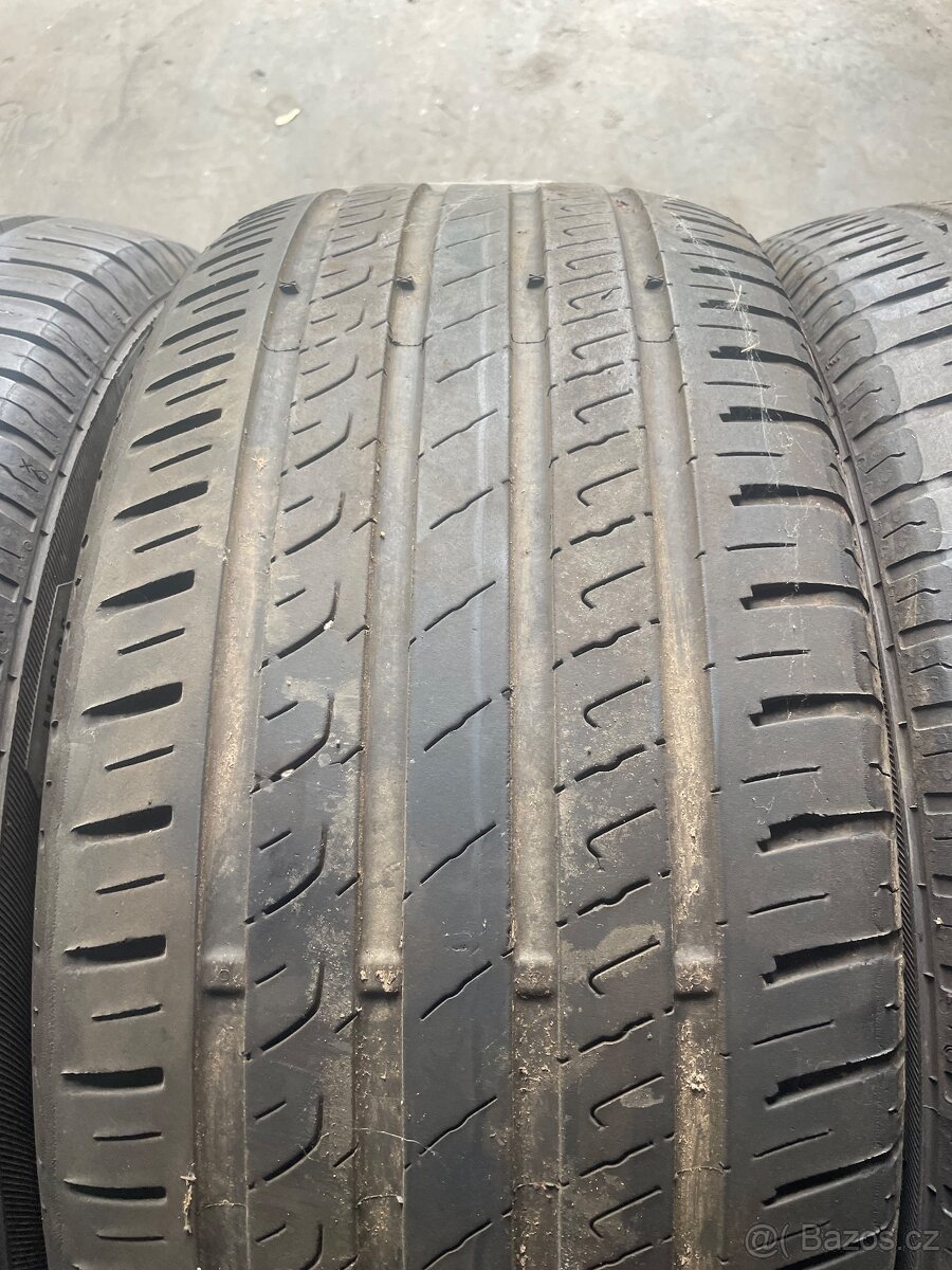235/55/17 prodám sadu letních pneu - 3