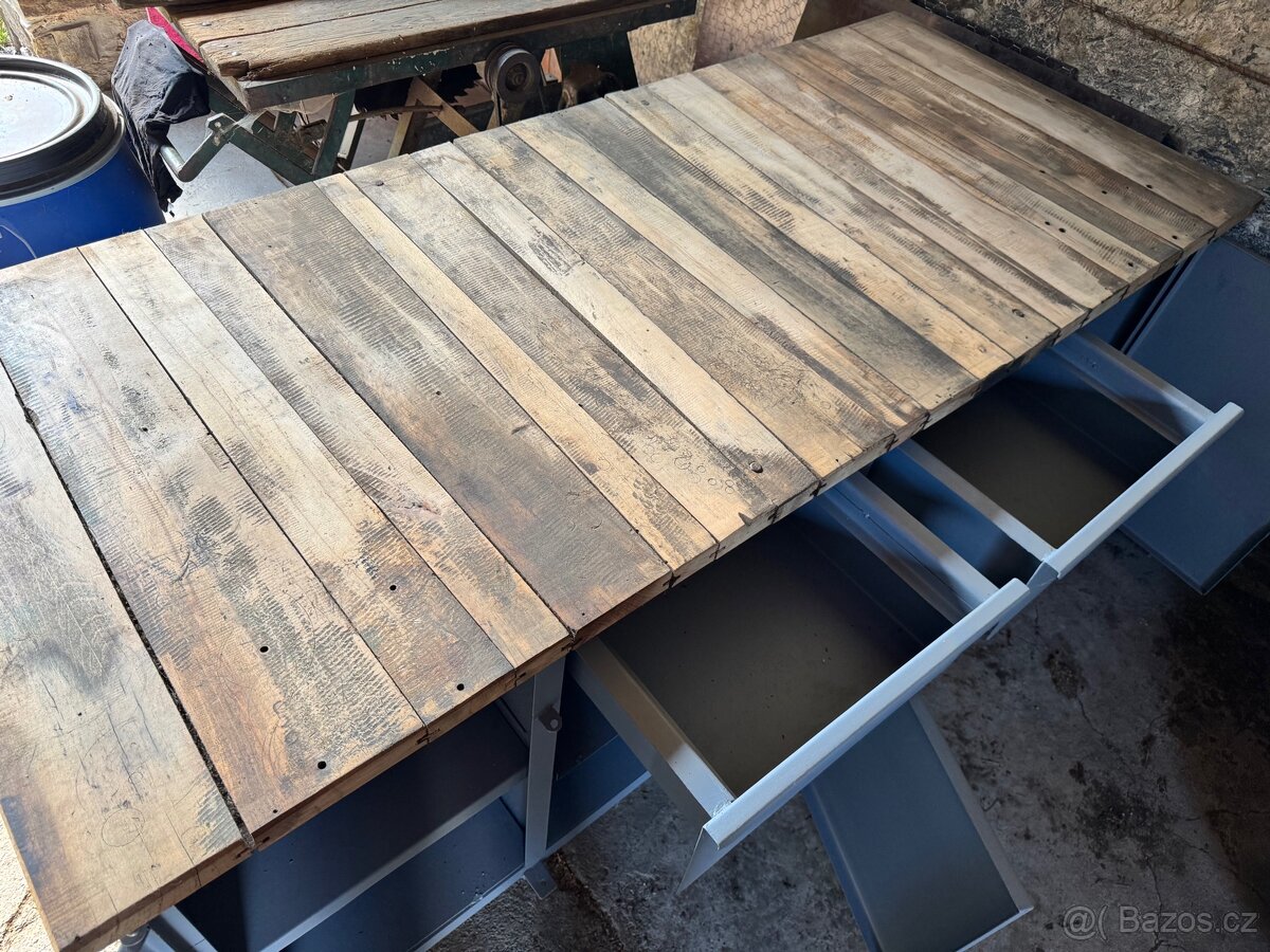 kovový ponk s dubovou deskou - 3