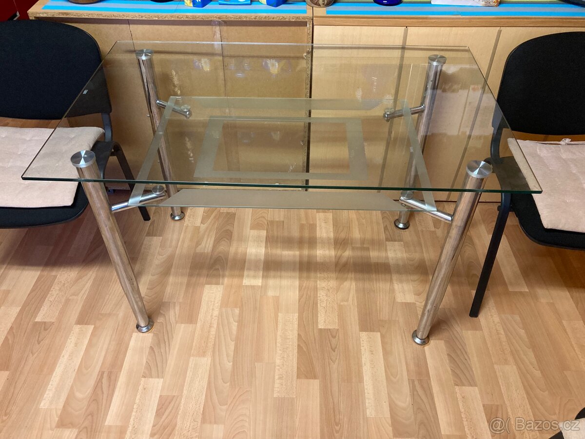 Skleněný jídelní stůl - 3