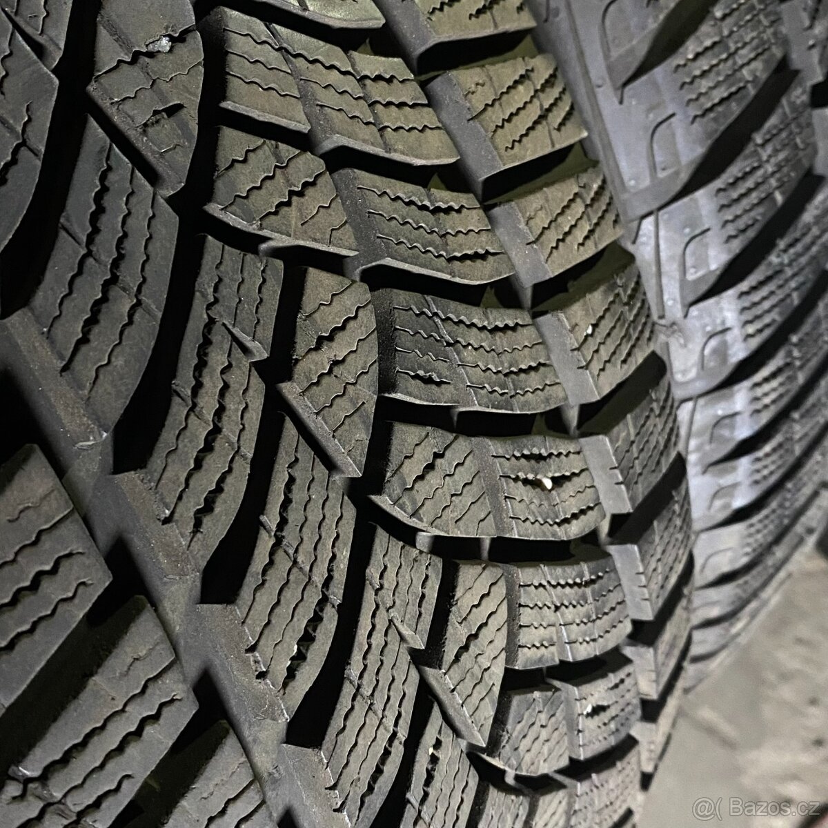 Zimní pneu 225/45 R19 96V Goodyear 6,5-7mm - 3