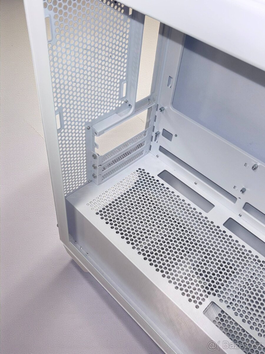 Prodám PC skříň ASUS A21. - 3