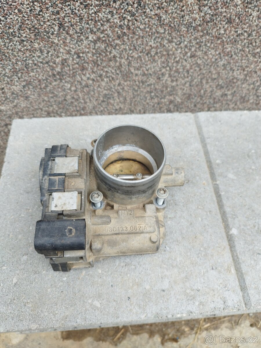 Škrtící klapka VW golf 5 1.6 FSI - 3