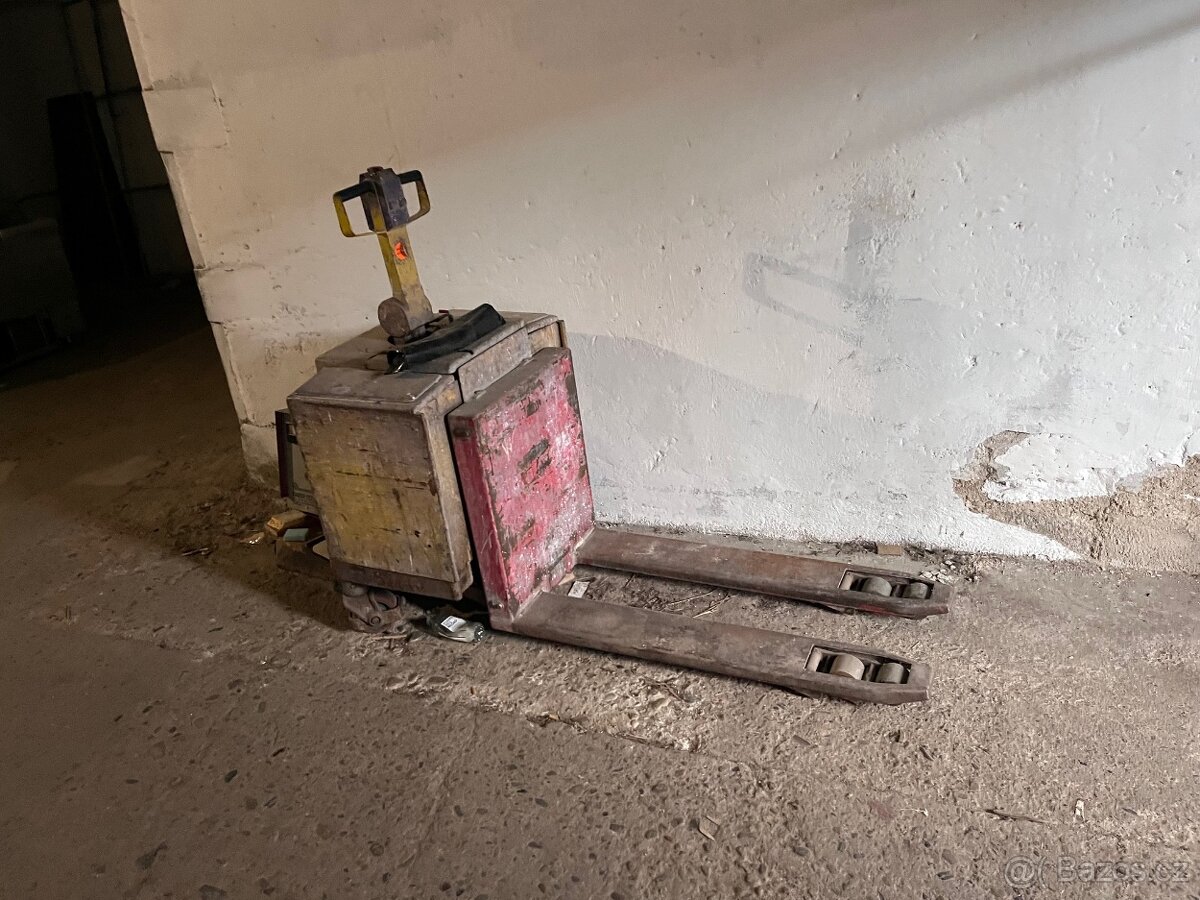 Elektrický paletový vozík / nízkozdvižný vozík TOYOTA s nabí - 3