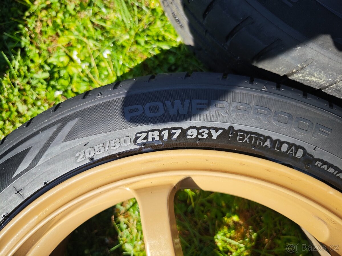 Advan Racing R17 - 3