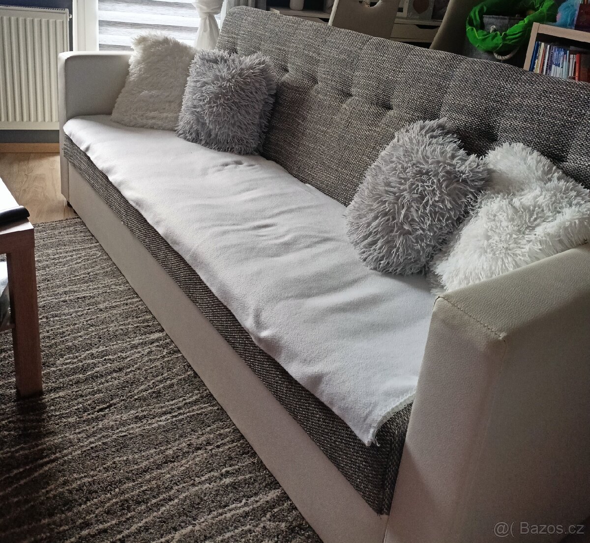 Pohovka třímístná - 3